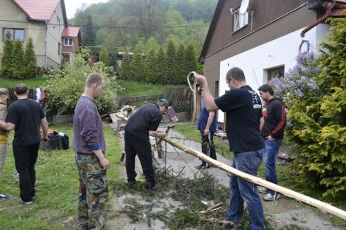 Slet čarodějnic a stavění májky