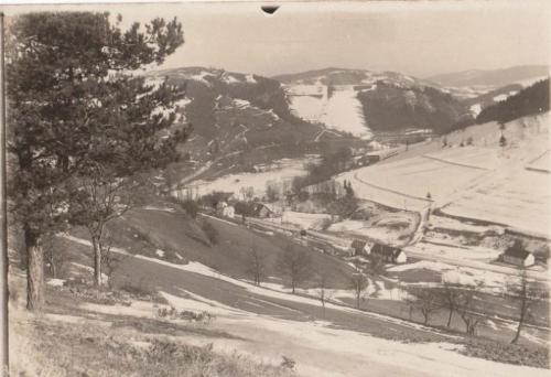Jeden z&nbsp;nejstarších dochovaných snímků obce je z&nbsp;období kolem roku 1900-1907